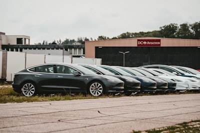 Las acciones de Tesla alcanzan nuevos máximos
