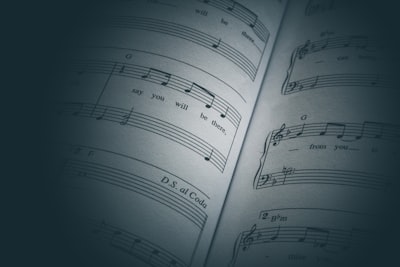 Evaluación comparativa de la recuperación de información musical.