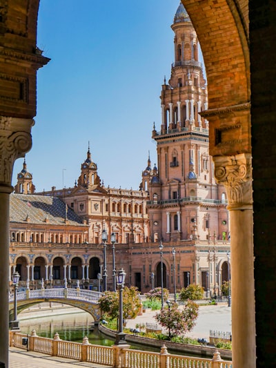 Portal de inversores con documentos fiscales de empresa en Sevilla