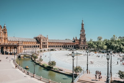 Impulsa tu atención al cliente con un agente de IA en Sevilla