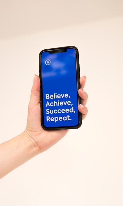 ¿Automatiza la app móvil tareas repetitivas o manuales?