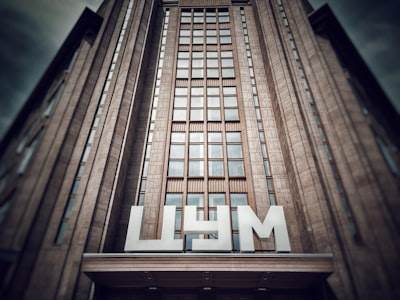 Nuevas herramientas de IA para simplificar las operaciones y el desarrollo empresarial lanzadas por IBM