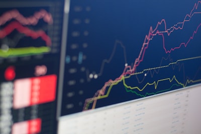 Optimización de precisión y plazos en predicción bursátil