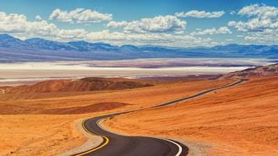 "Explora nuevas rutas de viaje con Google Data Studio y BigQuery"
"Nuevas vías de viaje con Google Data Studio y BigQuery"
"Viajar de forma innovadora: Google Data Studio y BigQuery"
"Google Data S