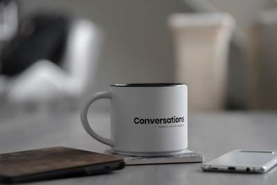 Transforma conversaciones en ingresos con Monetzly API