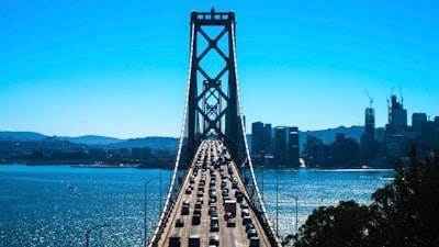 Empresas tecnológicas frente a desafíos de la inteligencia artificial y el futuro del trabajo