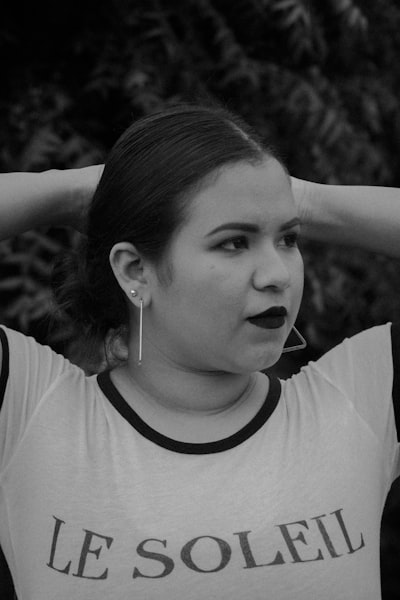 Ajuste fino ponderado por conocimiento para aprender cuándo decir "No lo sé"