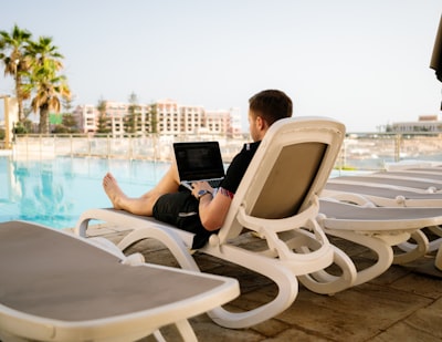 Intranet con IA y automatización para vacaciones en Alicante