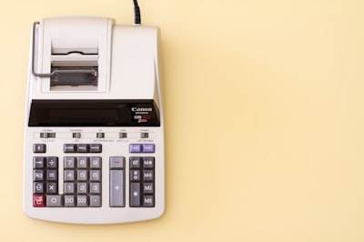 Convirtiendo una máquina de fax de los años 1990 en un portal al más allá