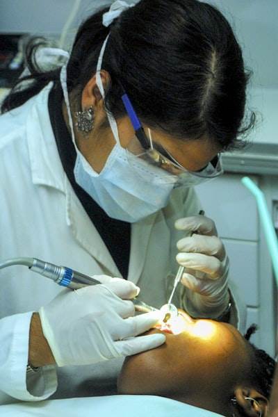Title: Introducing Artificial Intelligence to Dental Treatments with Invisalign's ClinCheck Live

H2: AI-Powered Design for Invisalign Treatments with ClinCheck Live

Note: This was translated from Sp