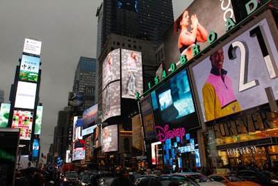 Herramientas de marketing AI para maximizar ROI en publicidad