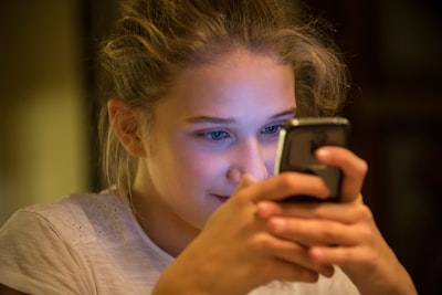Limitación de redes sociales para adolescentes: propuesta de clasificaciones de edad.