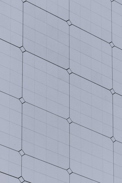 Extracción de gráficos multiagente con refinamiento estructural