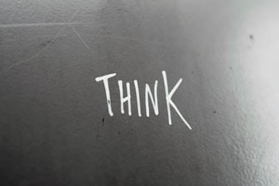 Optimización SEO a través del proceso de pensamiento recursivo para la generación de permutaciones de pila