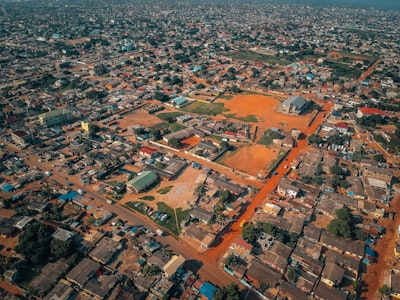Patrones espacio-temporales de anomalías de malaria en Ghana