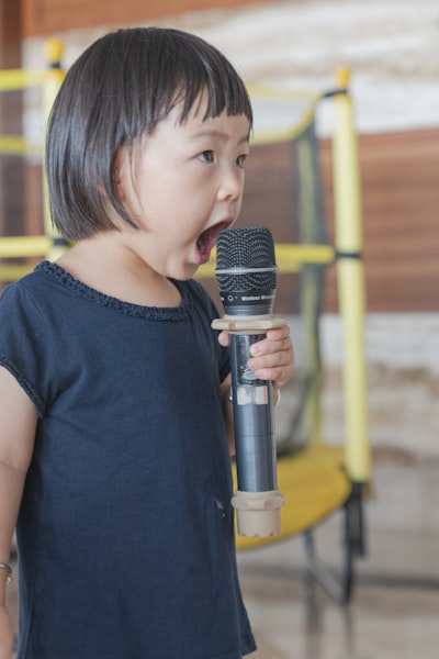 Entrenamiento necesario para usar un asistente de voz personalizado para negocios