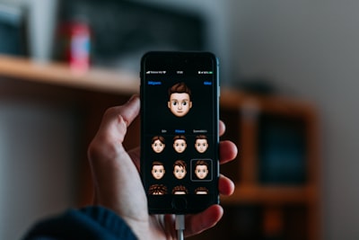 Guía para elegir un avatar digital de atención al cliente en Vitoria