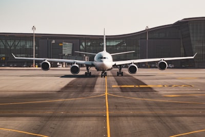 Evaluando el razonamiento de LLMs en aviación