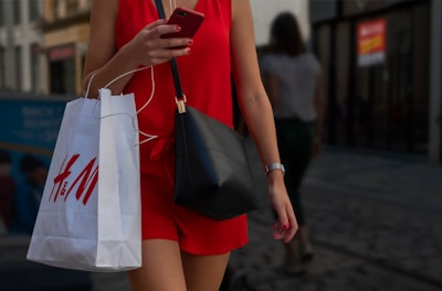 Cómo las extensiones de compras te rastrean y cómo limitarlo