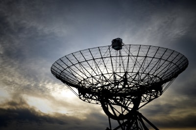 Cómo las vulnerabilidades satelitales reviven la HF
