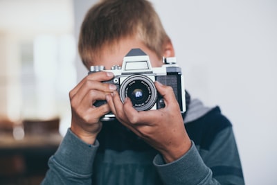 Optimizando la consistencia de personajes en las imágenes