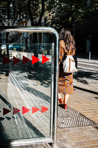 Predicción peatonal con mirada y contexto en espacios con lanzaderas automatizadas: estudio de VR