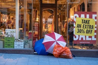 Compradores Americanos Resistentes: Aperturan sus billeteras y están gastando