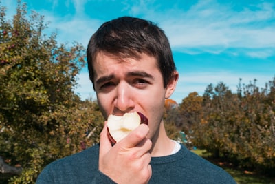 Tres YouTubers acusan a Apple de scraping ilegal