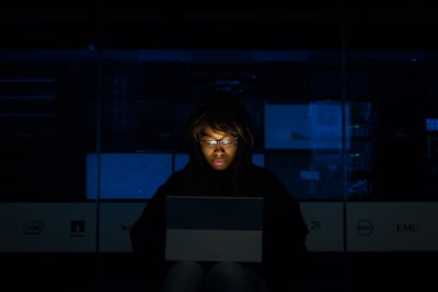 Investigadores entrenan agentes de IA sin uso de datos humanos