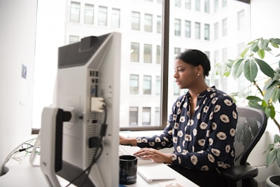¿Contratar empleados digitales para optimizar flujos de trabajo?