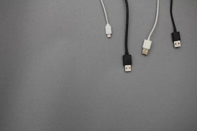 Por qué un cable USB de baja calidad puede arruinar tu NAS