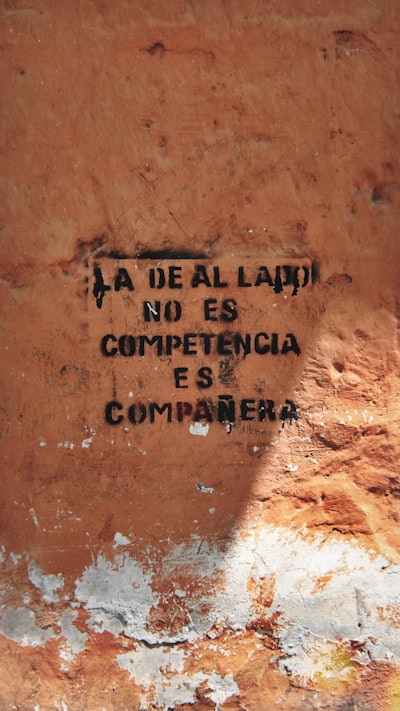 Tasas de convergencia del aprendizaje Q federado en entornos heterogéneos