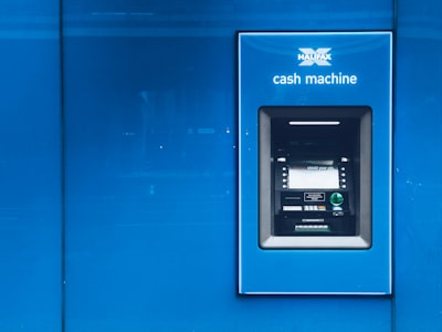 Automatización del flujo de caja con IA para pymes en los Países Bajos: elimina el seguimiento manual de facturas