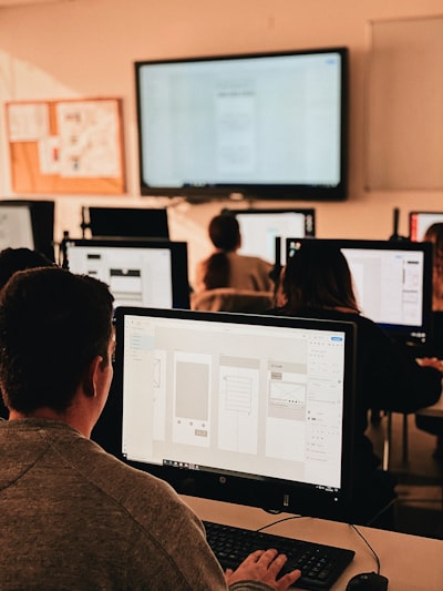 Software personalizado por sector: las 100 compañías líderes en Madrid