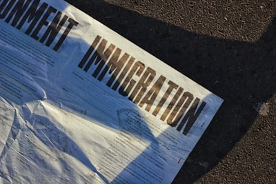 Adaptación de modelo pequeño para preguntas sobre ley migratoria
