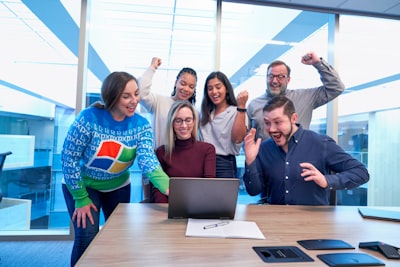 Plazos y métricas de ROI en intranet multinacional