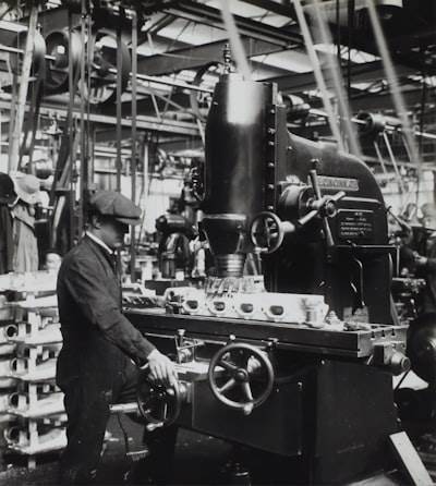 Why Modern Manufacturers Still Rely on 80s Quality Control (And How AI is Quietly Fixing This)