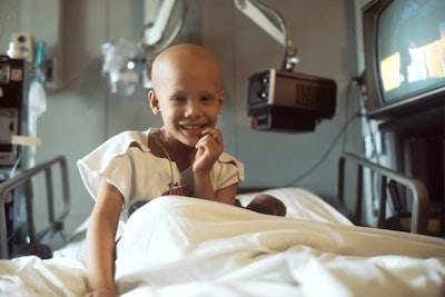 Niños estafados de millones destinados para tratamiento de cáncer