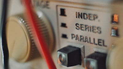 Acelera la inferencia de videos largos con paralelismo de secuencias