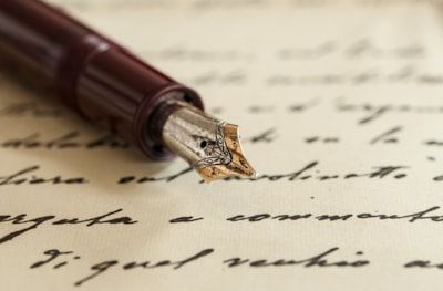 LLUMI: Mejorando la asistencia de escritura LLM para salud mental con feedback comunitario