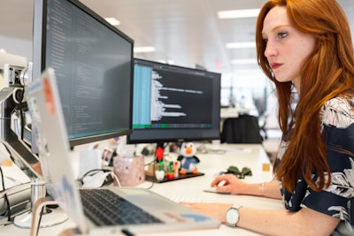 Mejores empresas de software personalizado en Sevilla para reducir trabajo manual