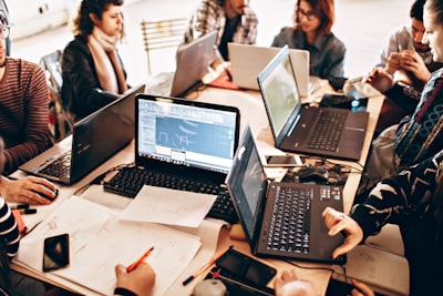 Intranet corporativa: noticias, editorial e IA en 2026
