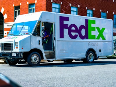 Automatización flexible para seguimiento de servicios.
