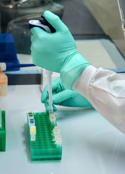 Investigadores prueban vacuna de 2011 contra el ébola Bundibugyo