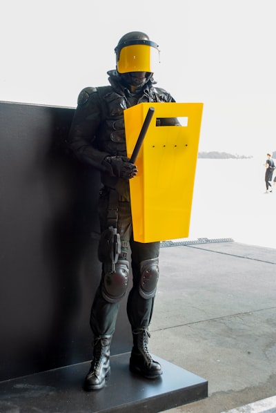 Enrutamiento EXECUTE-ASK-REFUSE para seguridad contextual