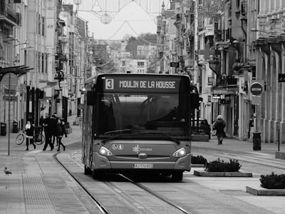 Modelado generativo con transporte impulsado por valores