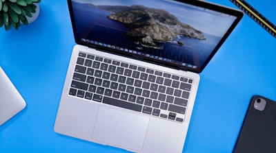 Este dock para laptop USB-C de 12 puertos en oferta, precio más bajo.