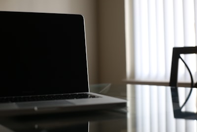 Una pantalla muerta convierte una computadora portátil en un kit de inicio definitivo