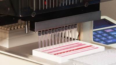 Optimización de variantes CRISPR-Cas13d para edición específica de ARN