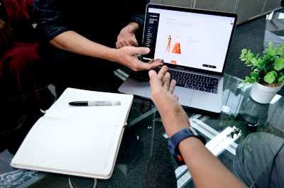 Aumenta la fidelidad del cliente con software a medida